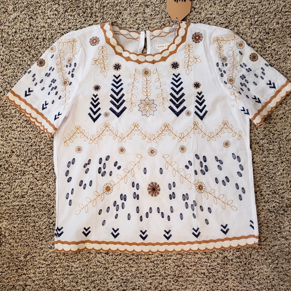 Main Strip Embroidered White Top